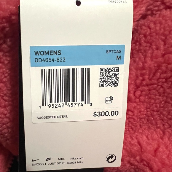 Nike Women’s Therma Fit Sherpa Puffer Loose Fit Jacket - Picture 14 of 16